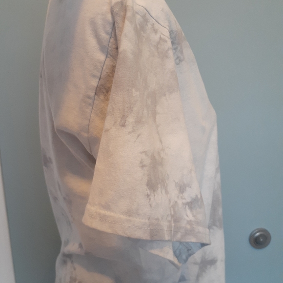 Marble tee shirt. - Picture 3 of 7